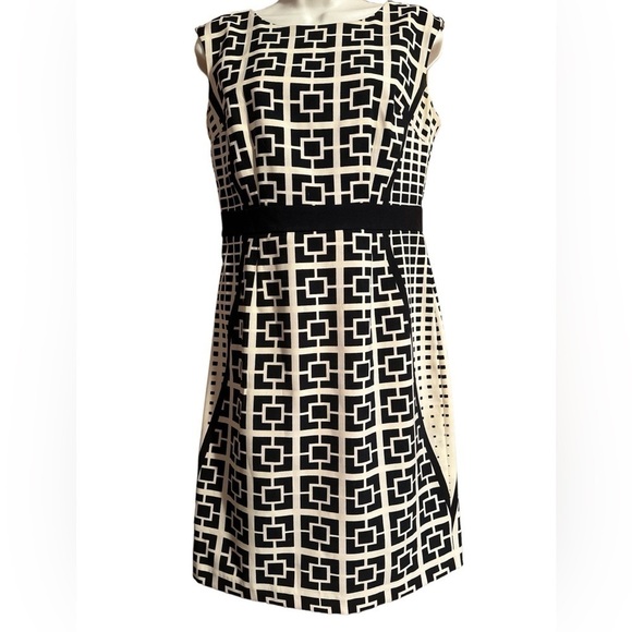 Maggy London Dresses & Skirts - Maggy London Sleeveless Geometrical Black Cream Figure Flattering Sheath Dress